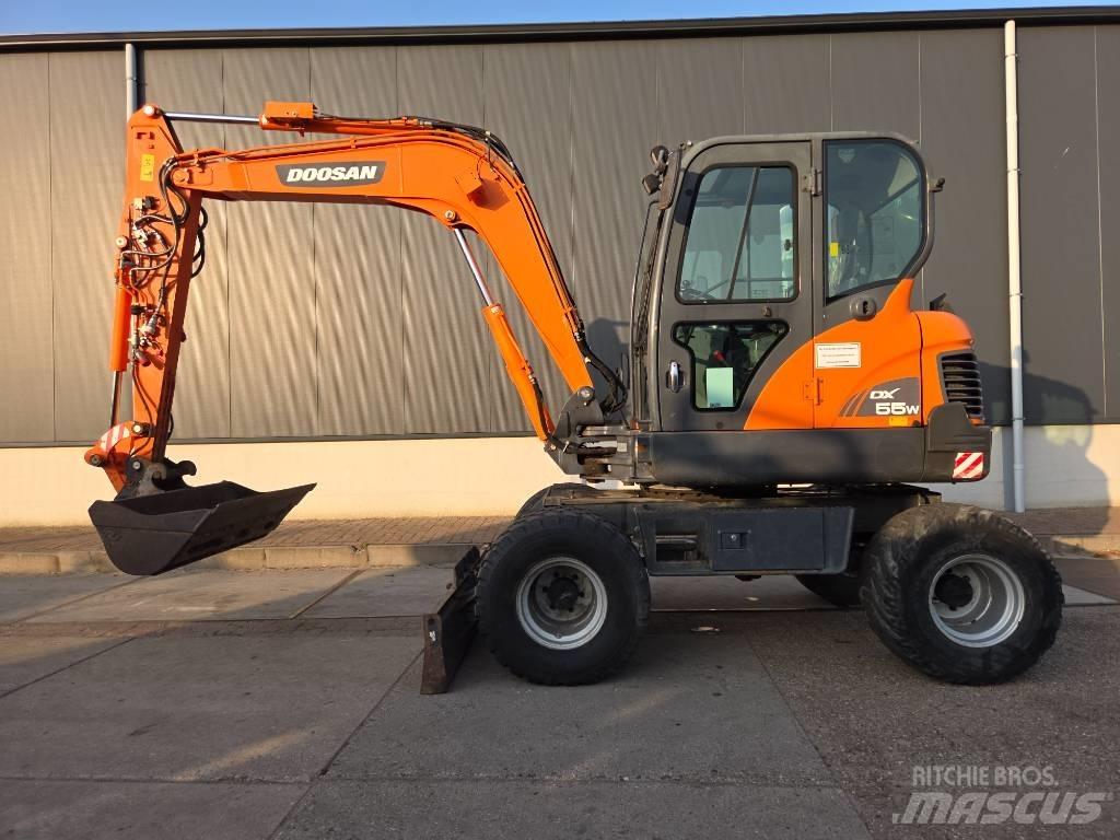 Doosan DX 55 W Ratiniai ekskavatoriai