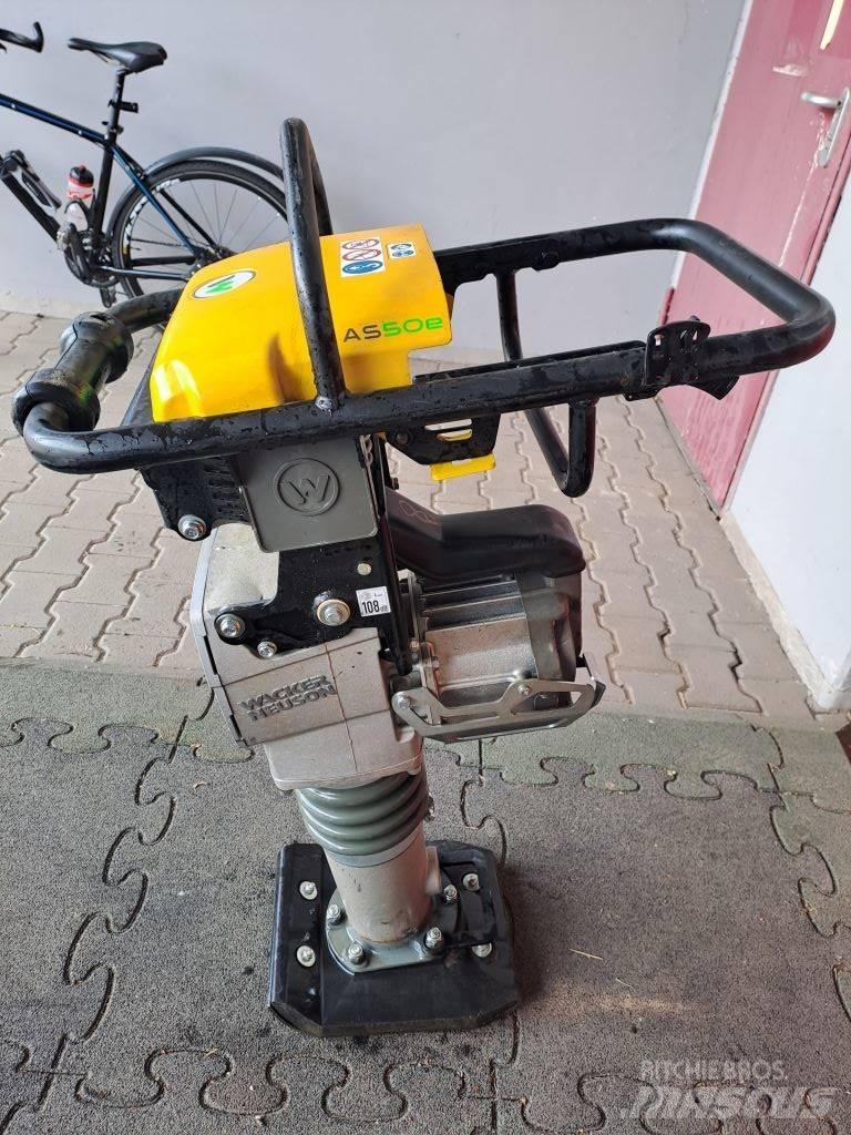 Wacker Neuson AS50e Plūktuvai