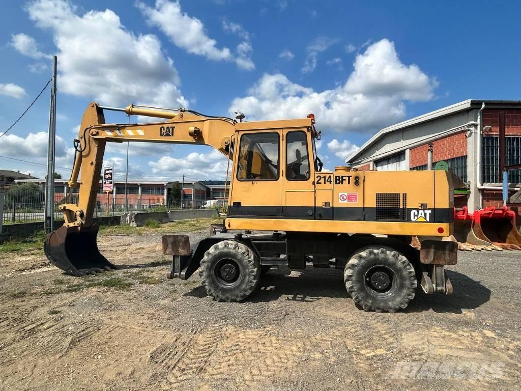 CAT 214 Ratiniai ekskavatoriai