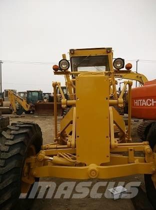Komatsu GD 661 Greideriai