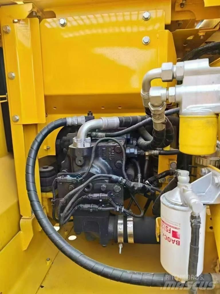 Komatsu 130LC-7 Vikšriniai ekskavatoriai