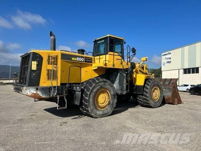 Komatsu WA 600-6 Naudoti ratiniai krautuvai
