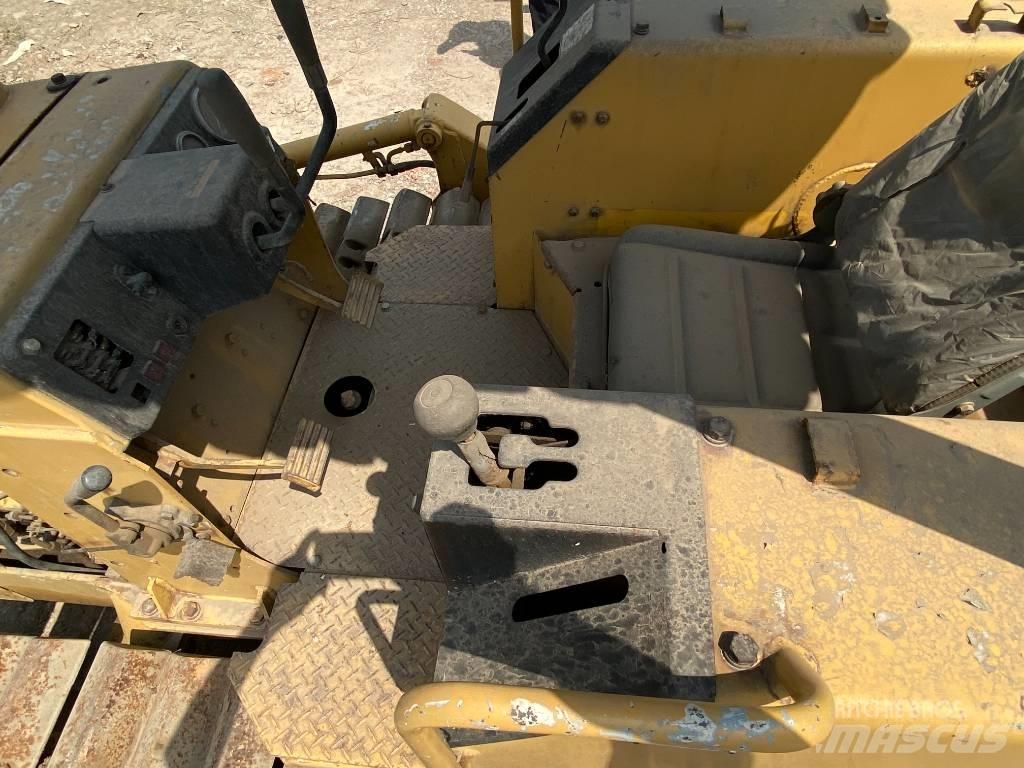Komatsu D21P-6 Vikšriniai buldozeriai