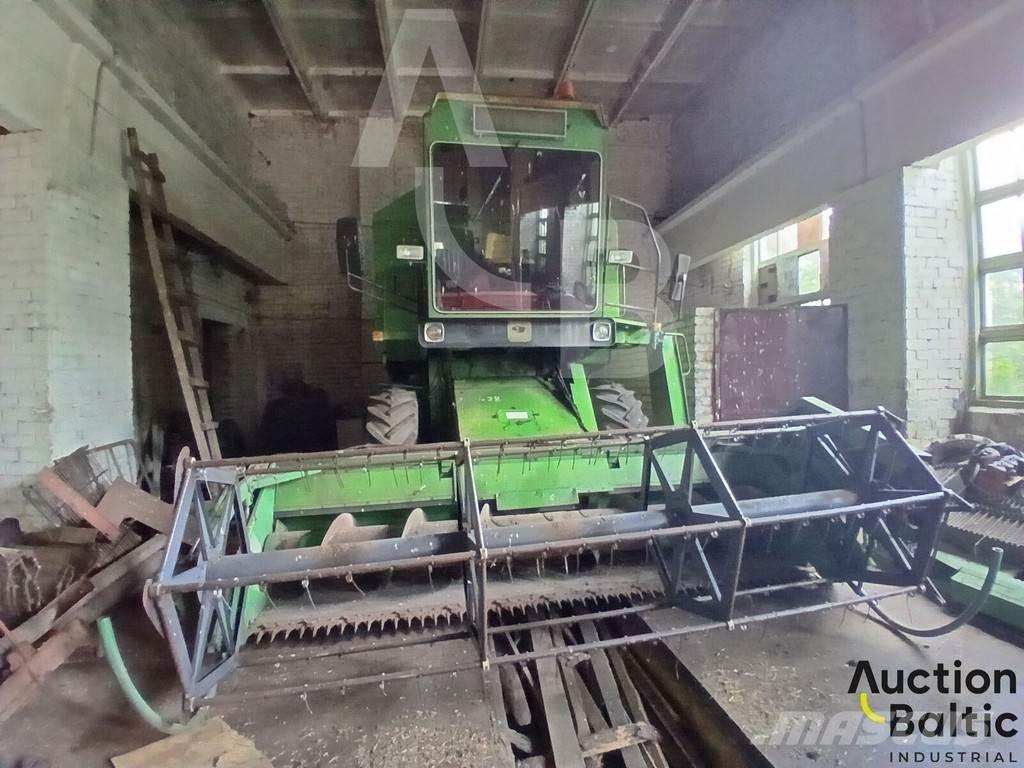 John Deere 1055 Derliaus nuėmimo kombainai