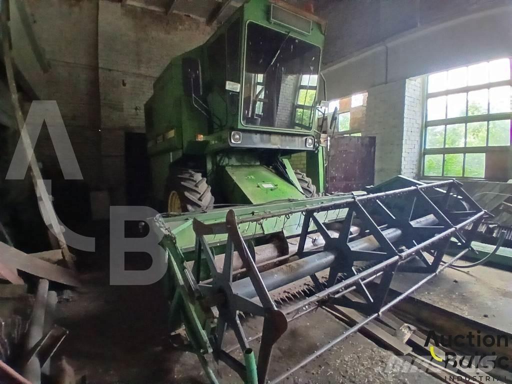 John Deere 1055 Derliaus nuėmimo kombainai
