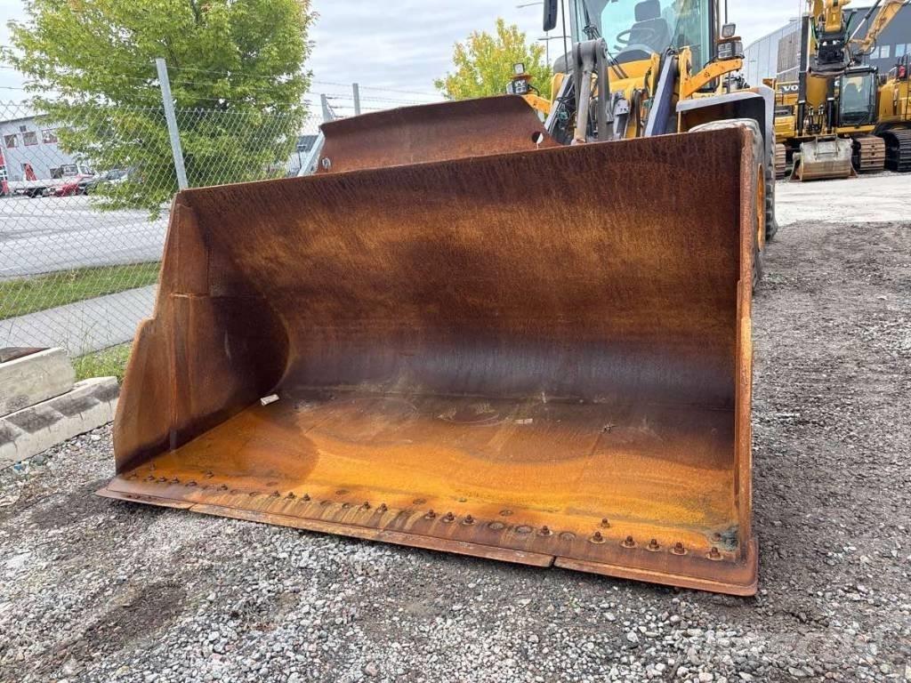 Volvo L 120 F Naudoti ratiniai krautuvai