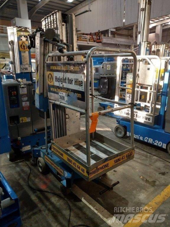 Genie AWP 30 DC Vertikalūs stiebiniai keltuvai