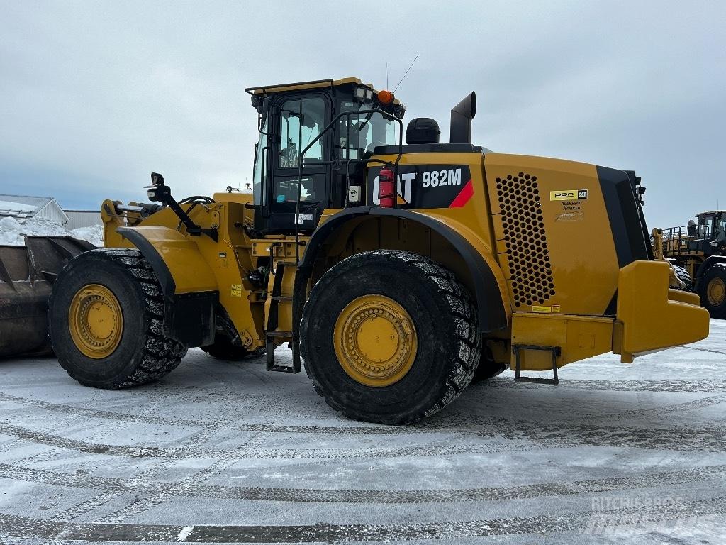 CAT 982 M Naudoti ratiniai krautuvai