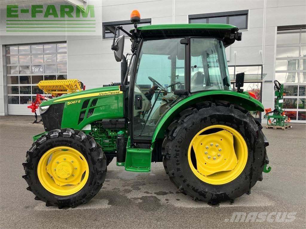 John Deere 5067E Traktoriai