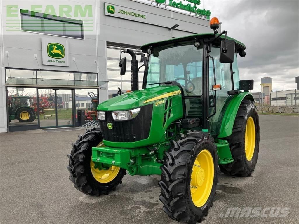 John Deere 5067E Traktoriai