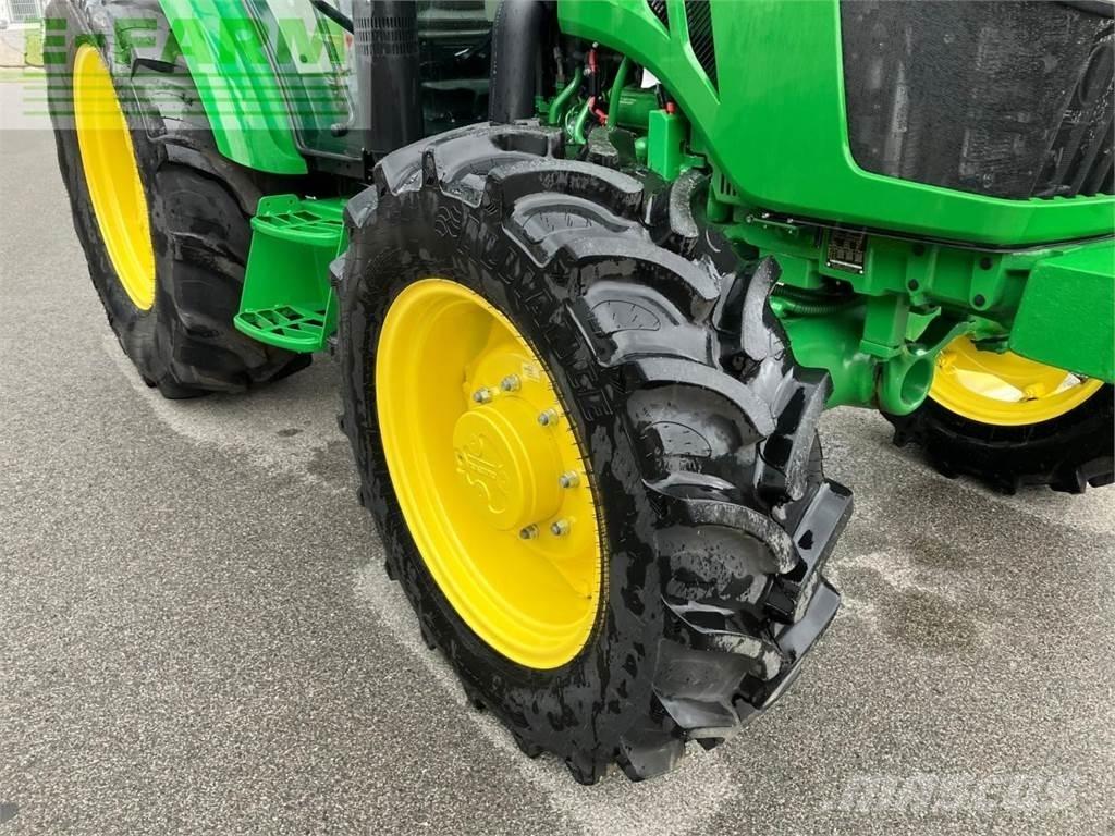 John Deere 5067E Traktoriai