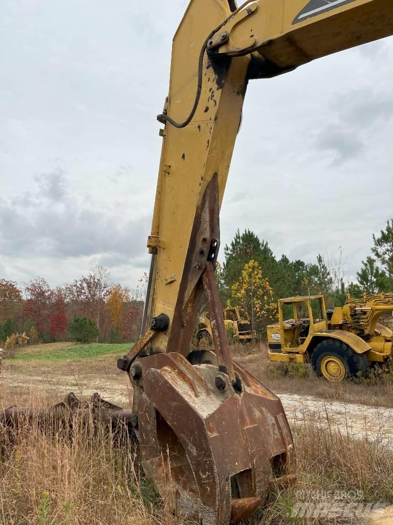 CAT 325 CL Vikšriniai ekskavatoriai