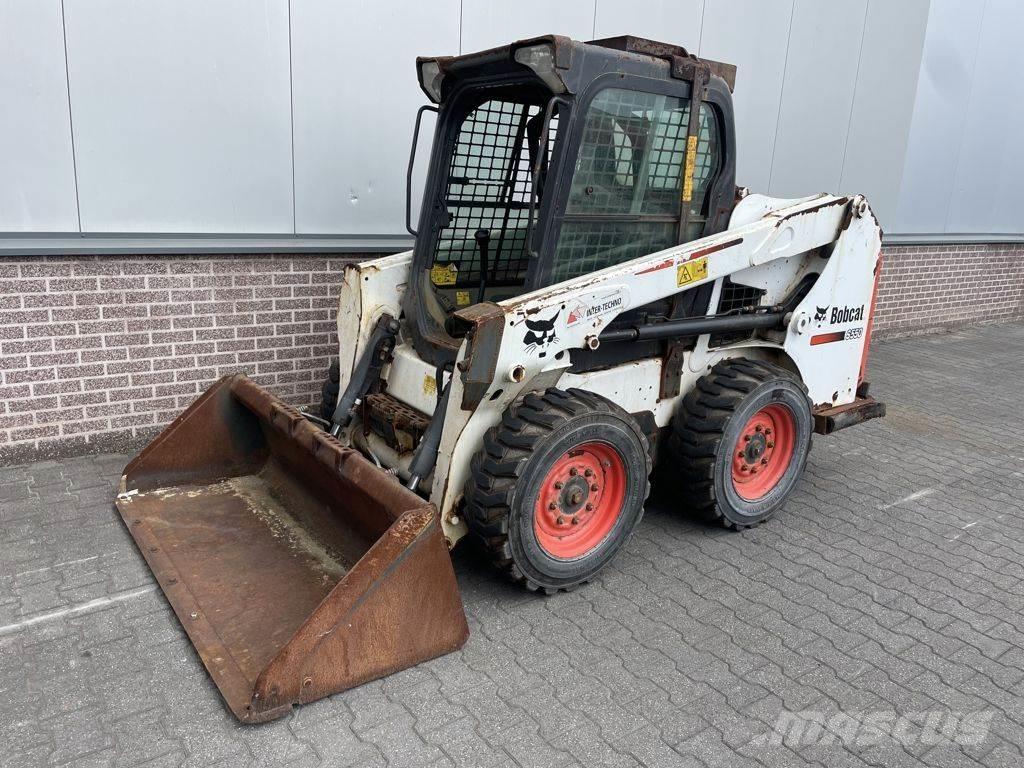 Bobcat S550 Krautuvai su šoniniu pasukimu