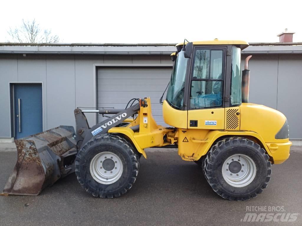 Volvo L 30 B Naudoti ratiniai krautuvai