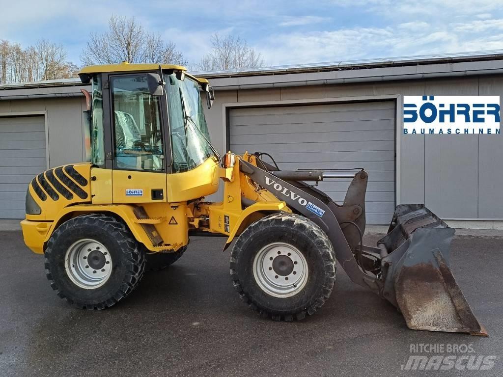 Volvo L 30 B Naudoti ratiniai krautuvai