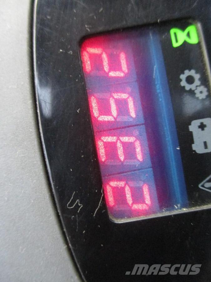 Toyota LPE250 Žemų aukščių keltuvai su platforma