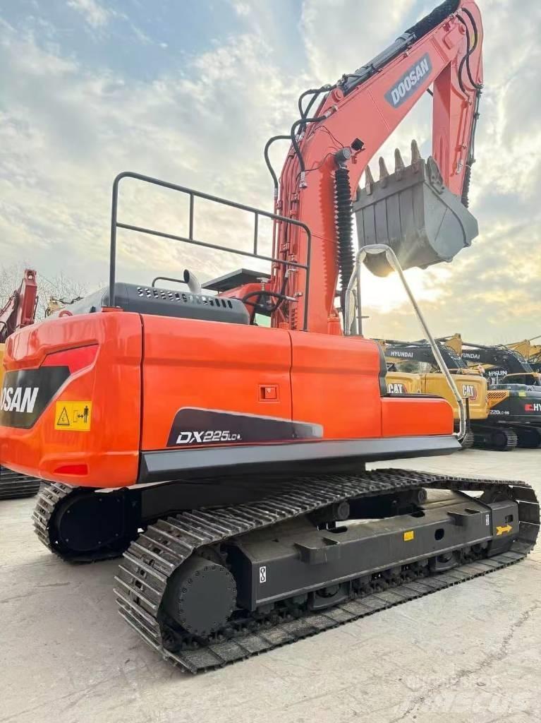 Doosan DX 225 LCA Vidutinės galios ekskavatoriai 7-12 t