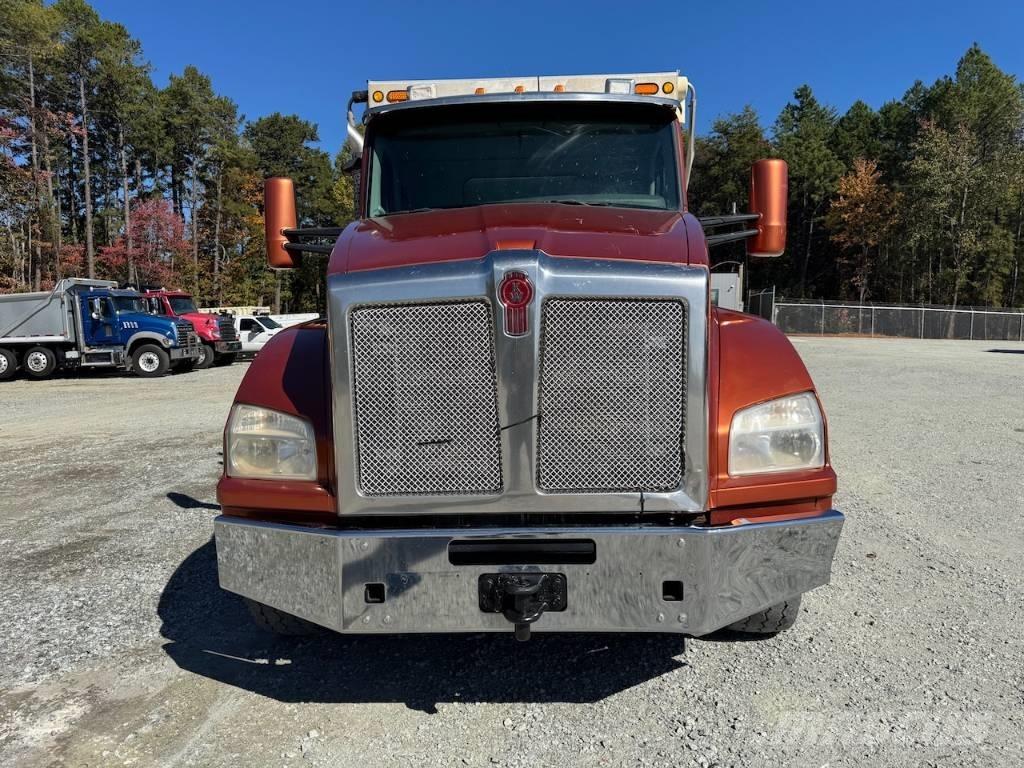 Kenworth T 880 Savivarčių priekabų vilkikai