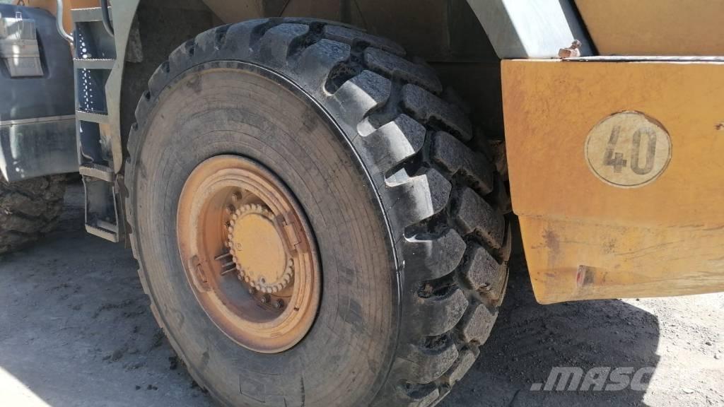 Liebherr L 564     2+2 Naudoti ratiniai krautuvai