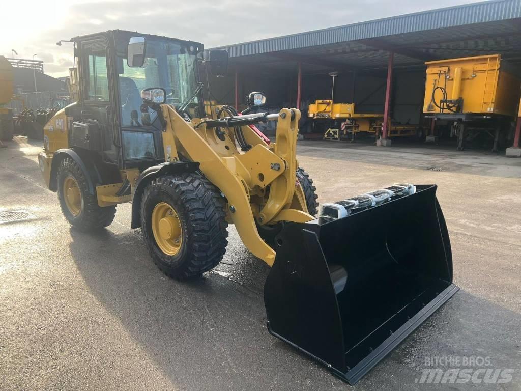CAT 906 Naudoti ratiniai krautuvai