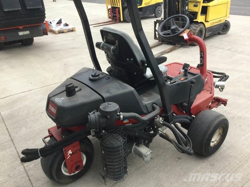 Toro 3250D Sodo traktoriukai-vejapjovės