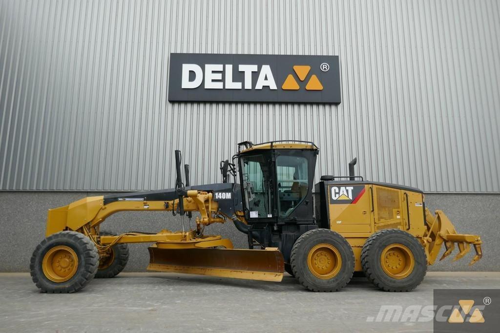 CAT 140M Greideriai