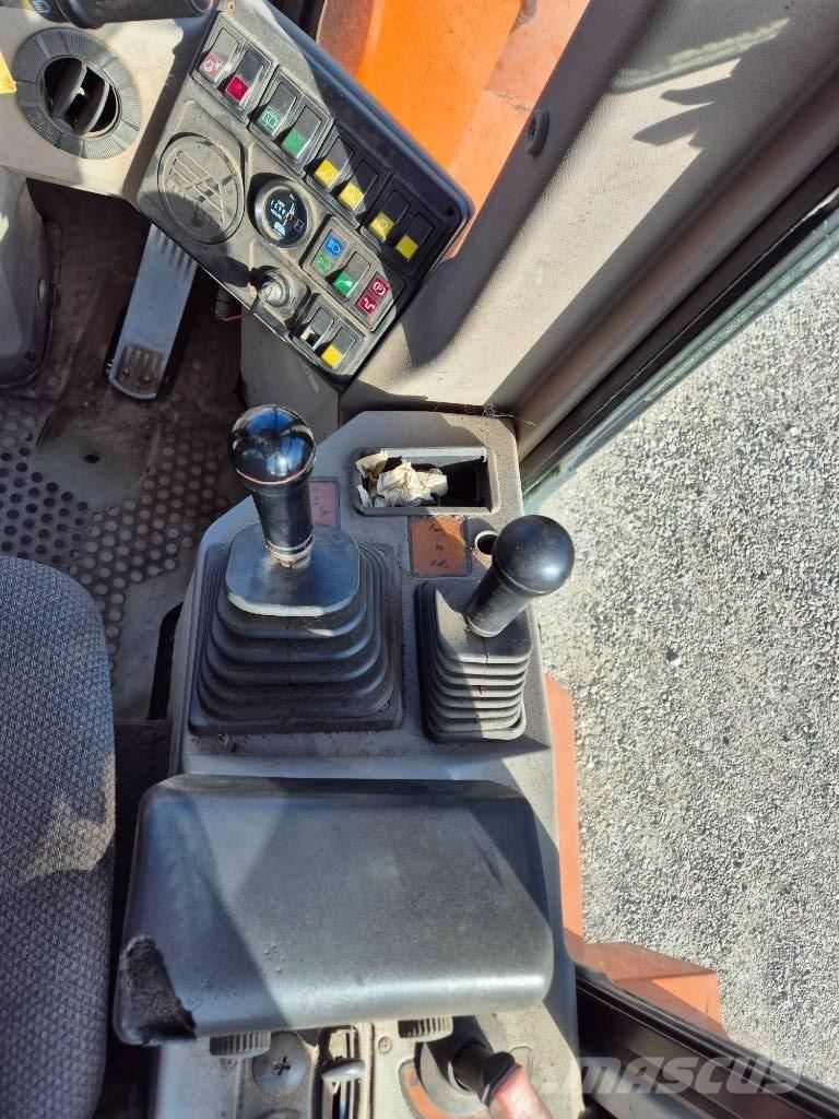 Hitachi FR 130 Naudoti ratiniai krautuvai