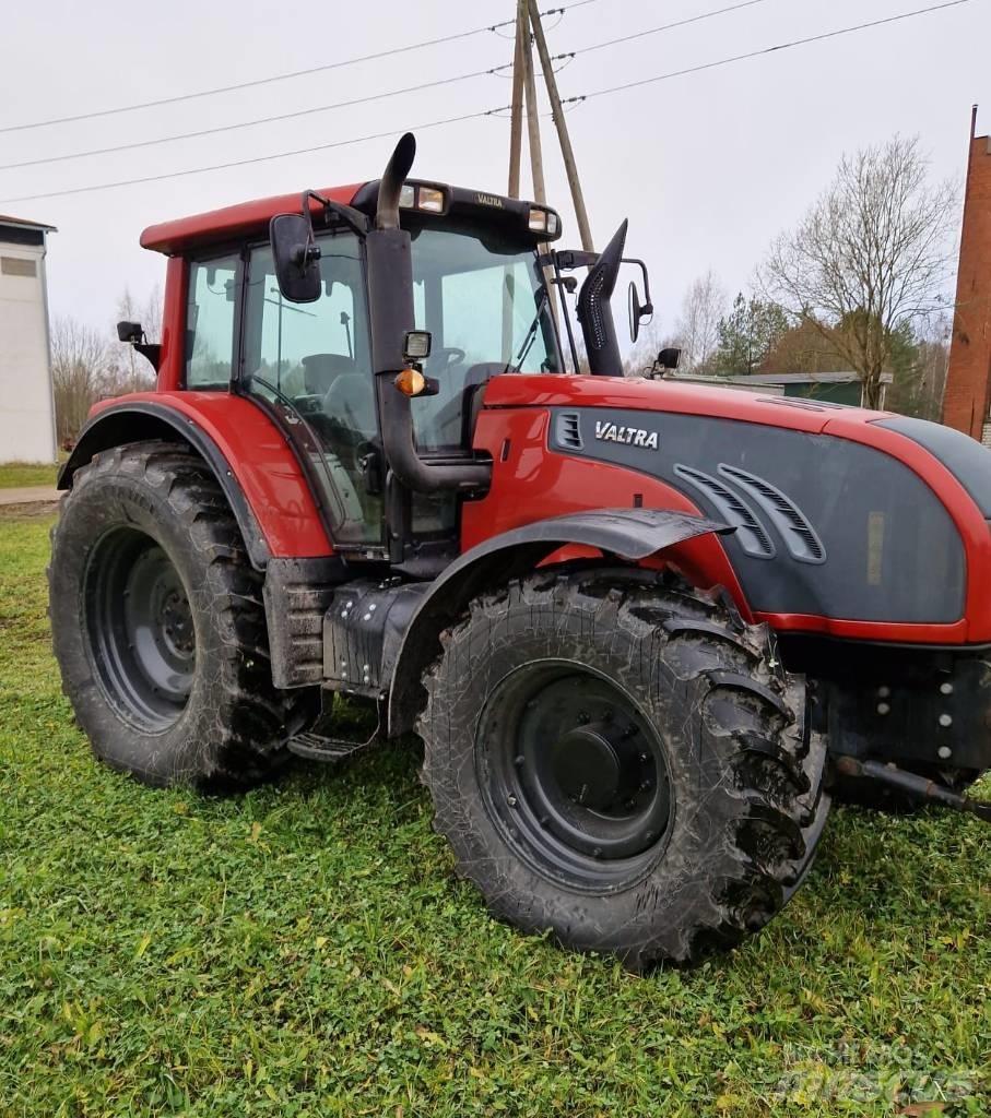 Valtra T 202 Versu Traktoriai