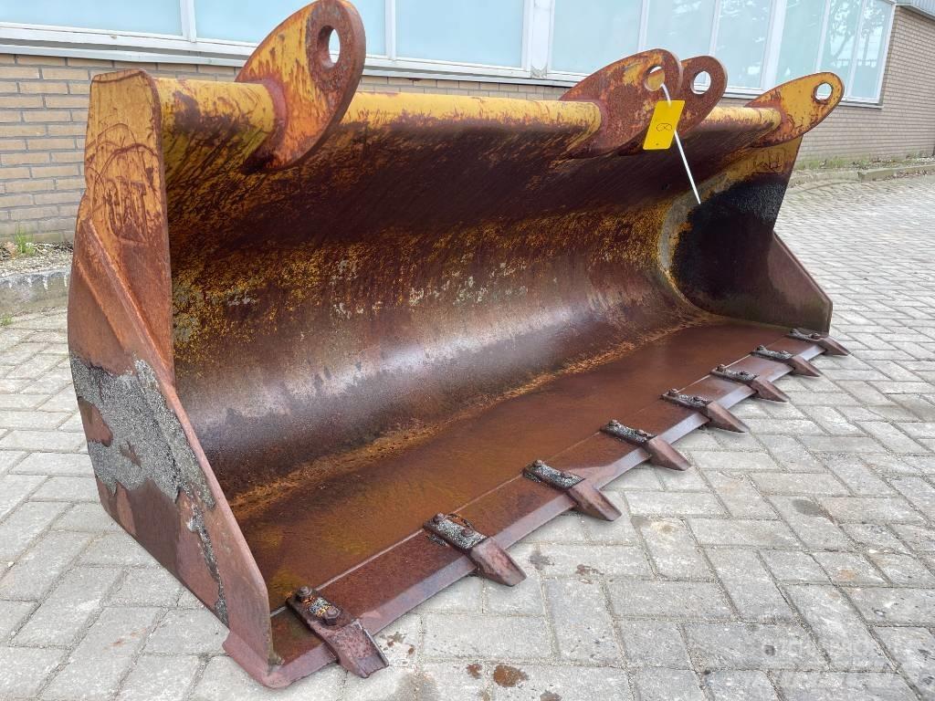 CAT Backhoe bucket Kaušai