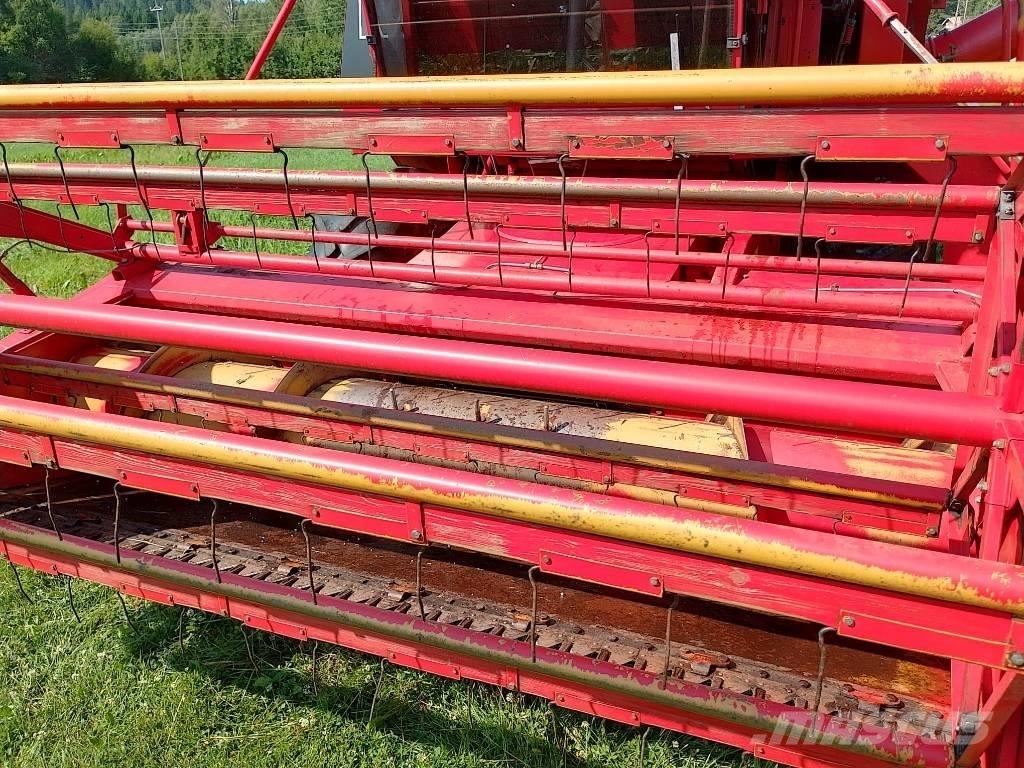 Massey Ferguson 16 Derliaus nuėmimo kombainai