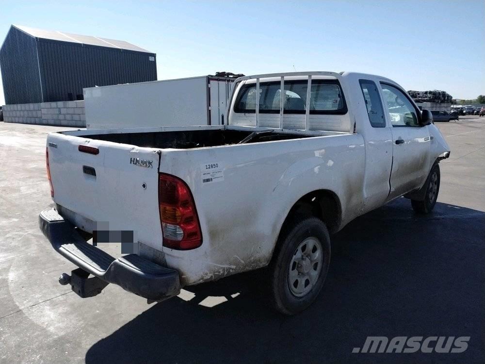 Toyota Hilux 4 Pikapai / Bortiniai sunkvežimiai