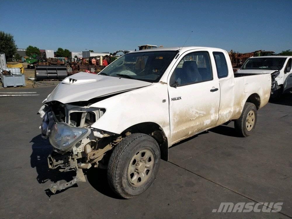 Toyota Hilux 4 Pikapai / Bortiniai sunkvežimiai