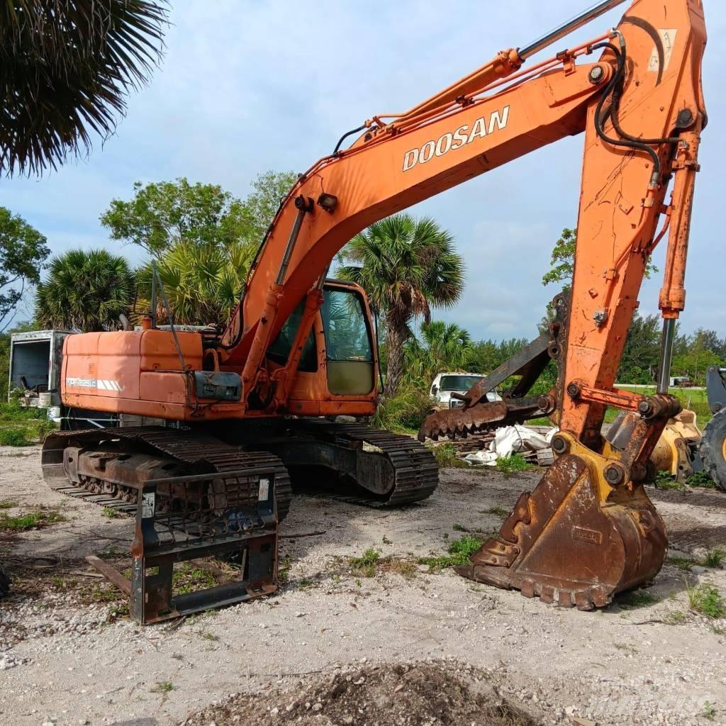 Doosan DX 225 LC Vikšriniai ekskavatoriai
