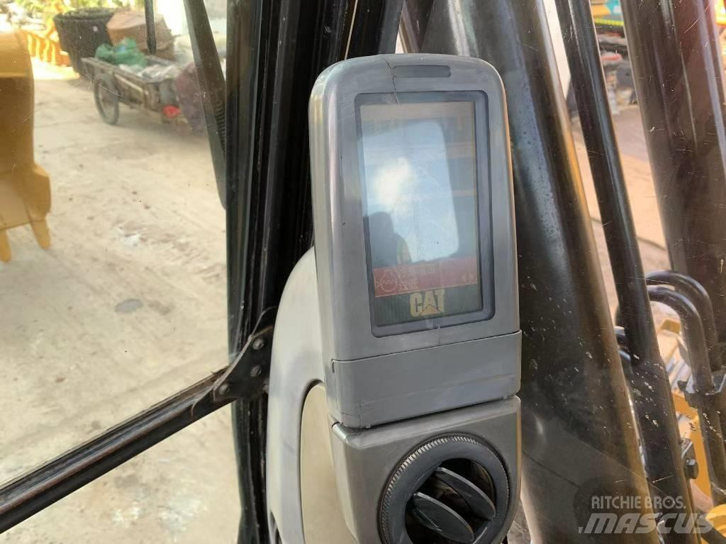 CAT 320D Vikšriniai ekskavatoriai