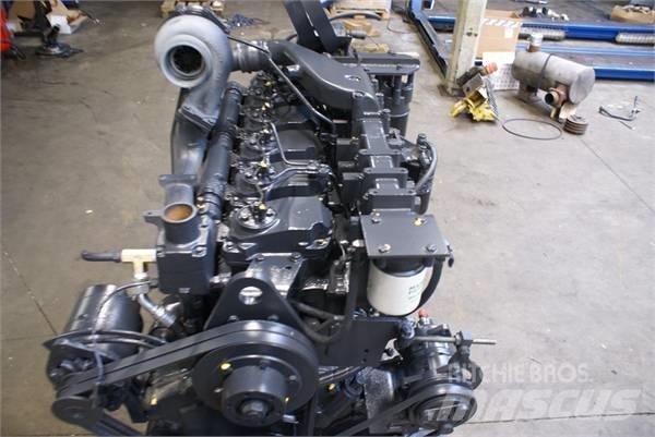 Komatsu SA6D125 E2 Varikliai