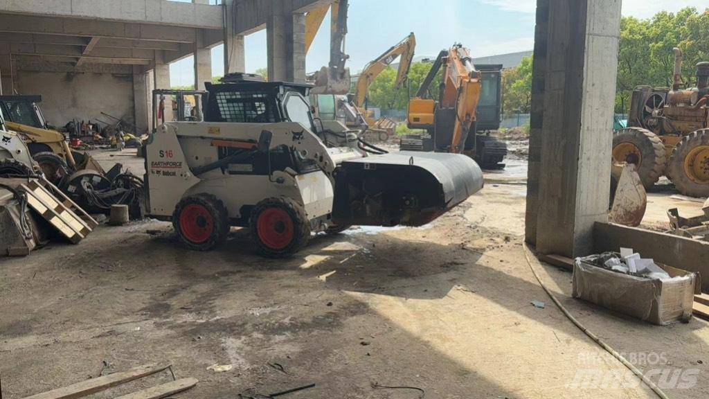 Bobcat S 16 Krautuvai su šoniniu pasukimu