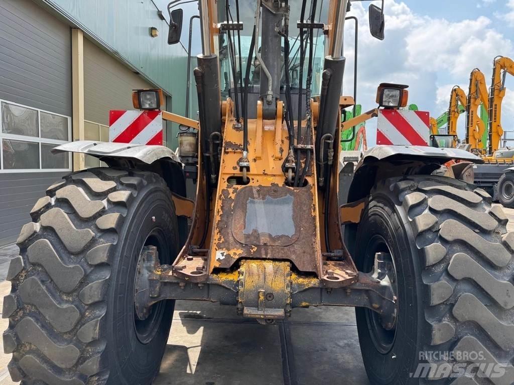 CASE 621F XR Naudoti ratiniai krautuvai