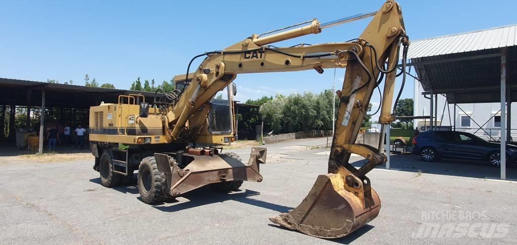 CAT 214 B Ratiniai ekskavatoriai