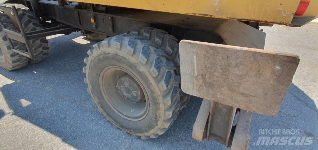 CAT 214 B Ratiniai ekskavatoriai