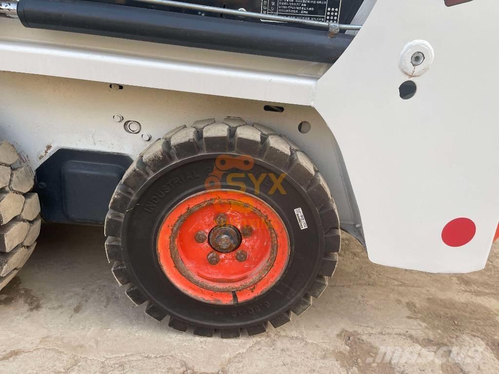 Bobcat S70 Krautuvai su šoniniu pasukimu