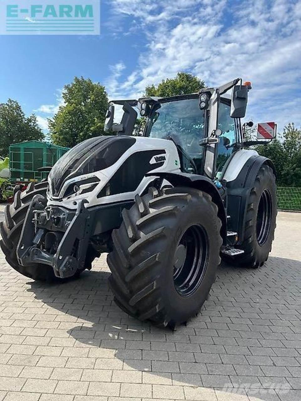 Valtra q245 Traktoriai