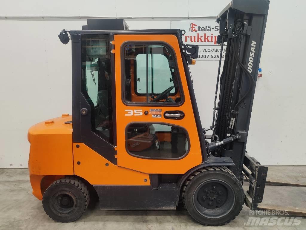 Doosan D 35 C-7 Dyzeliniai krautuvai