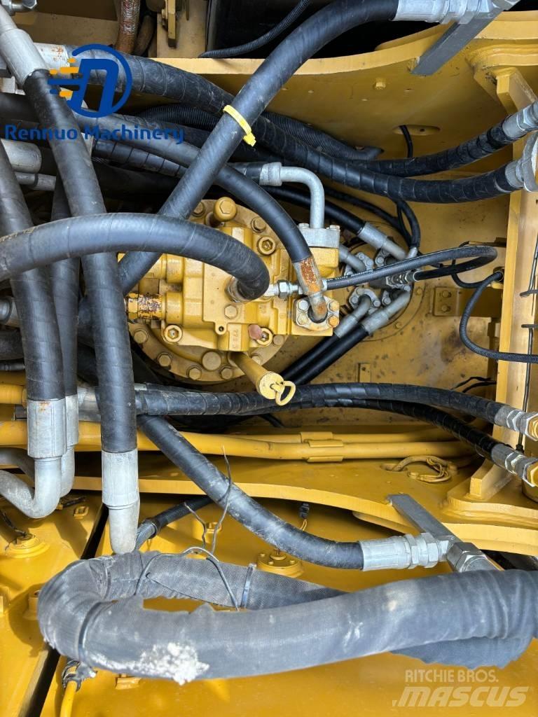 CAT 323 Vikšriniai ekskavatoriai