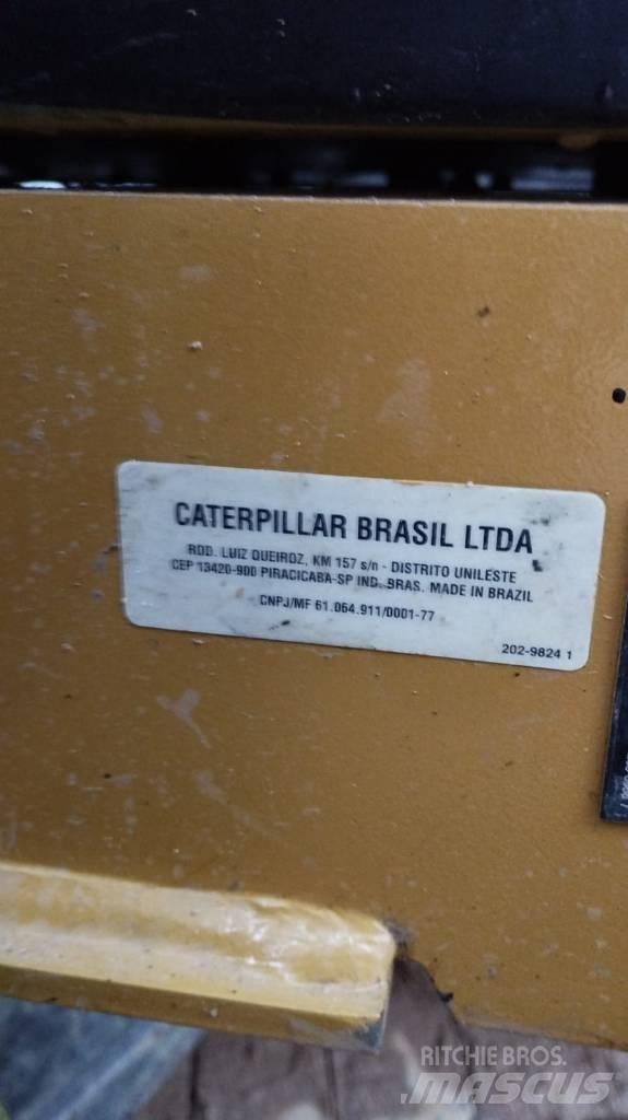 CAT 313D2L Vikšriniai ekskavatoriai