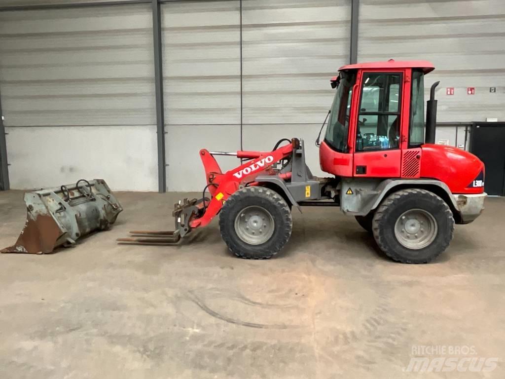 Volvo L 30 B-Z/X Naudoti ratiniai krautuvai