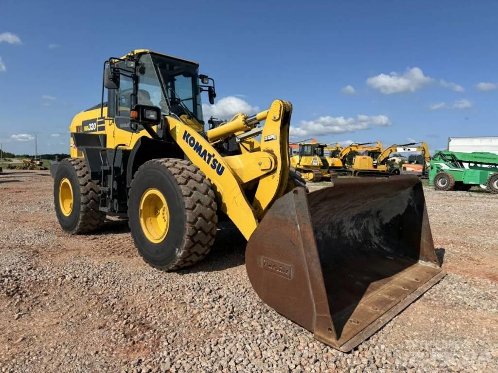 Komatsu WA 320 Naudoti ratiniai krautuvai