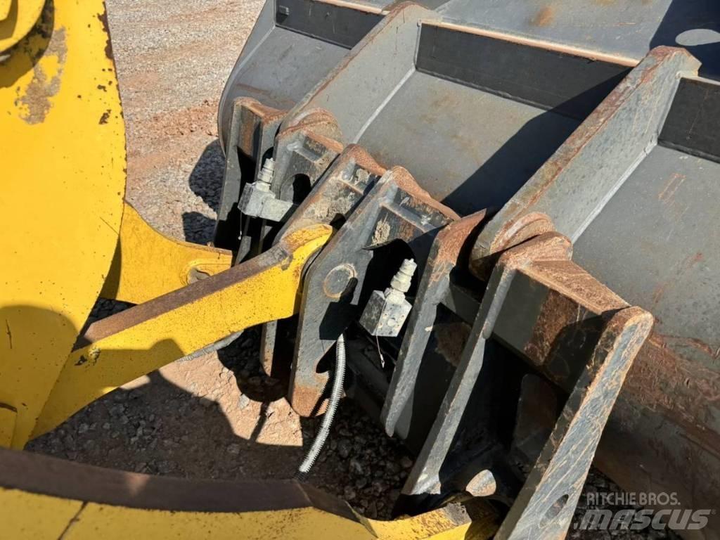 Komatsu WA 320 Naudoti ratiniai krautuvai