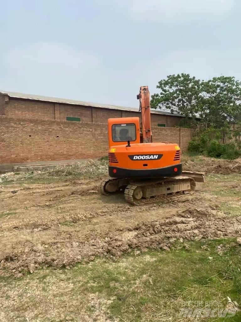 Doosan DX 80 Vidutinės galios ekskavatoriai 7-12 t