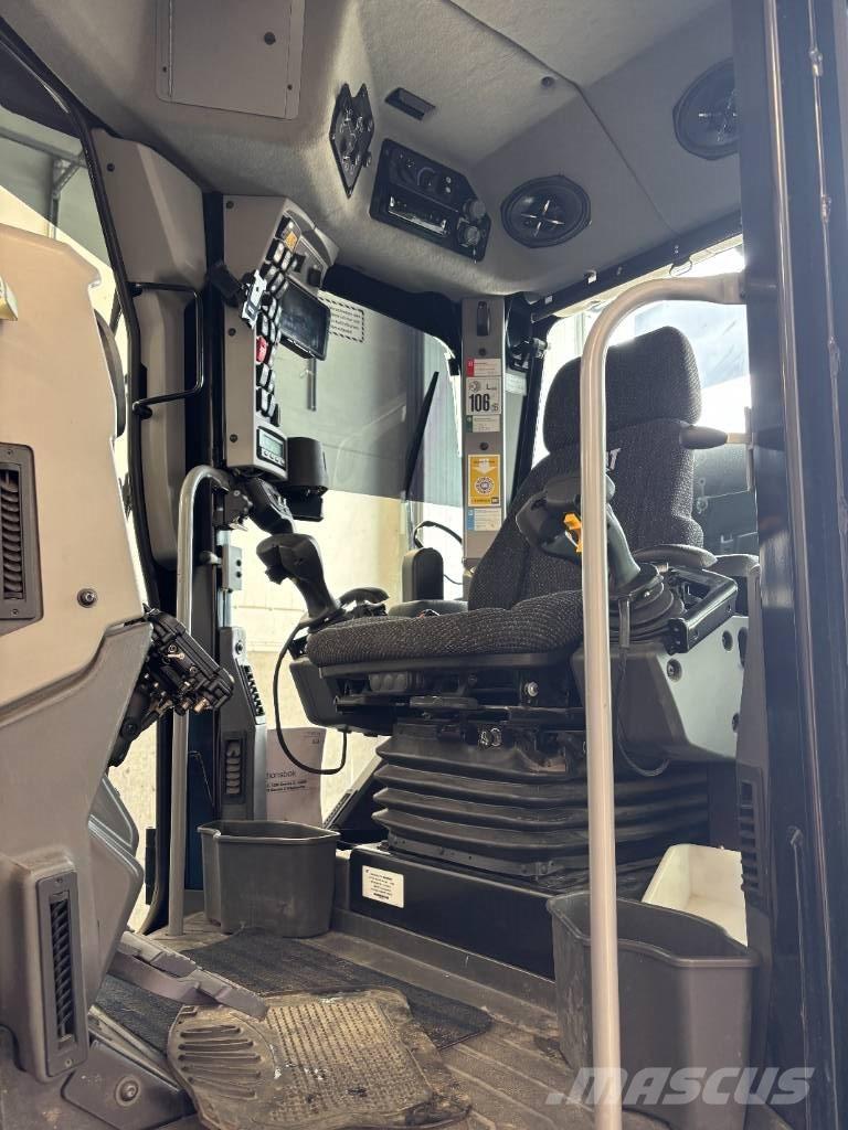 CAT 120 AWD Greideriai