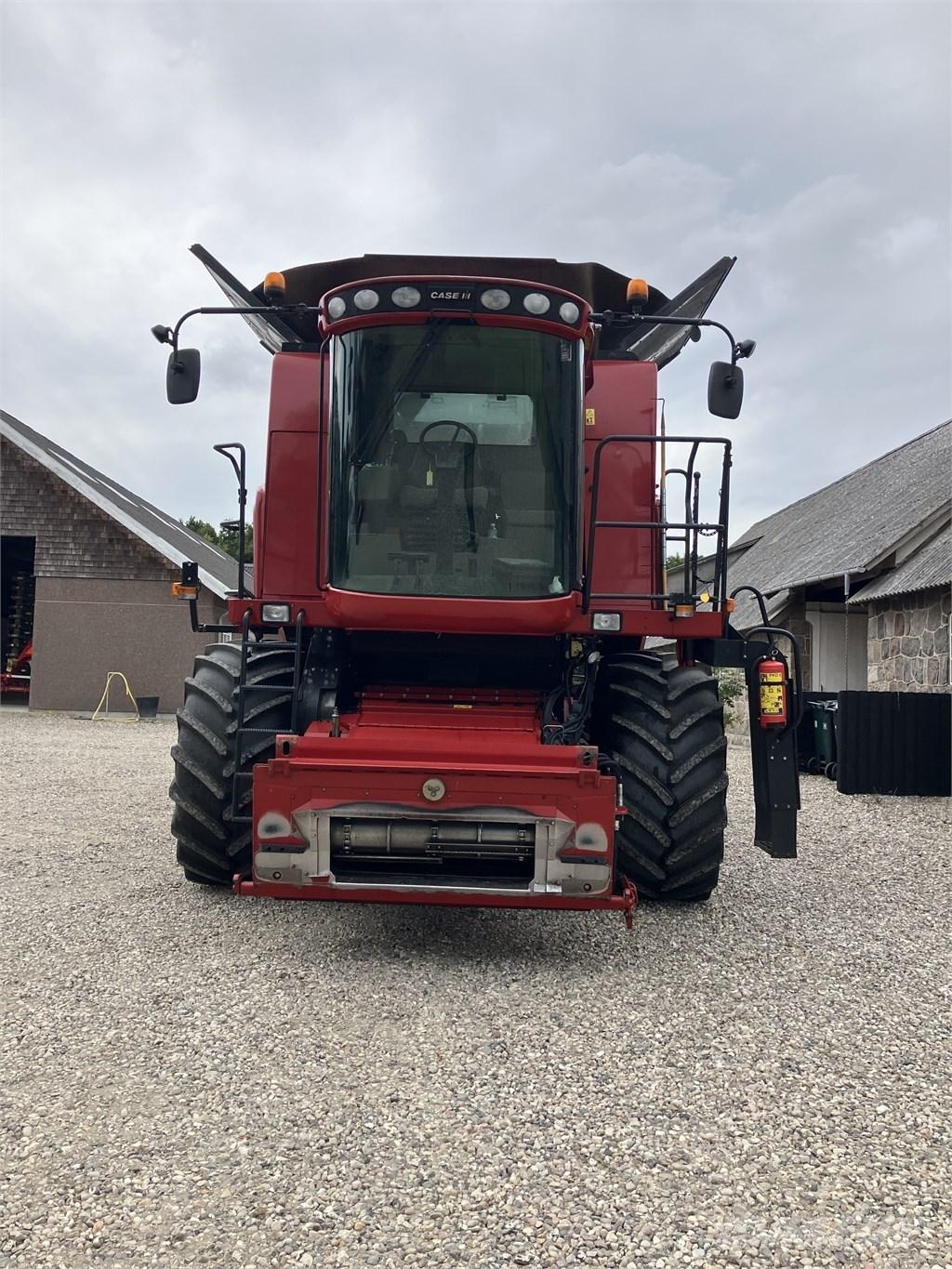 CASE Axial Flow 7130 Derliaus nuėmimo kombainai